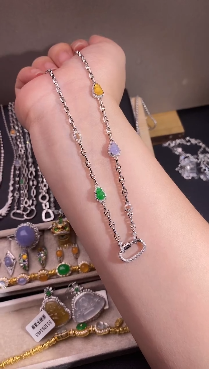 颈饰18K金镶嵌翡翠项链