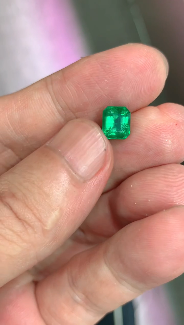 【闪购商品】祖母绿裸石未镶嵌1.85CT  哥伦比亚木佐