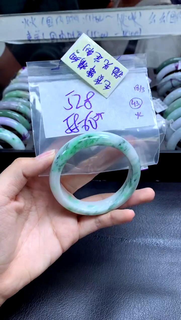 【闪购商品】定制翡翠未镶嵌手镯毛货需精细抛光+多人+528元