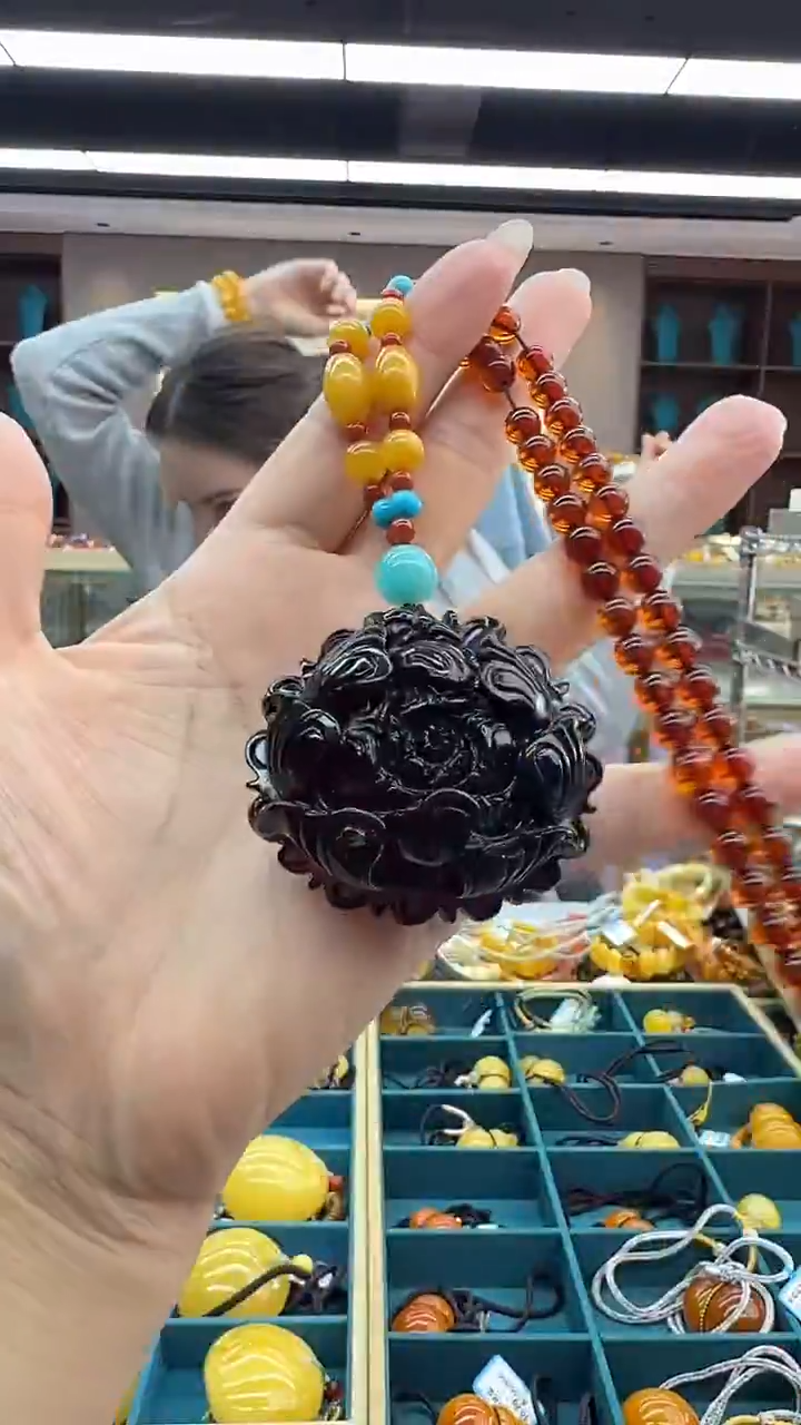 琥珀颈饰未镶嵌245秒拍号 假一罚三 