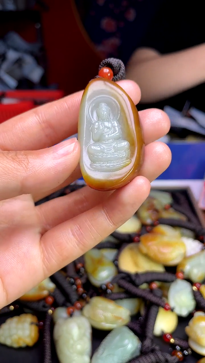 和田玉未镶嵌颈饰1