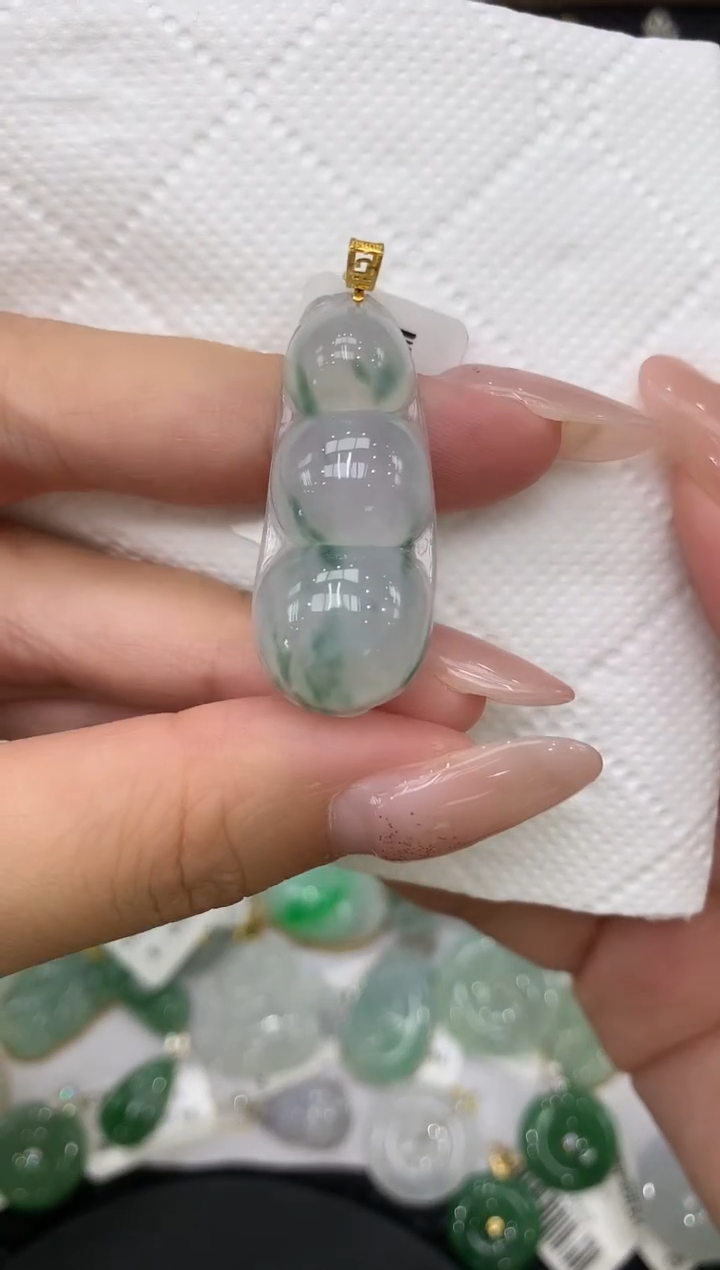 颈饰18K金镶嵌翡翠1111111111