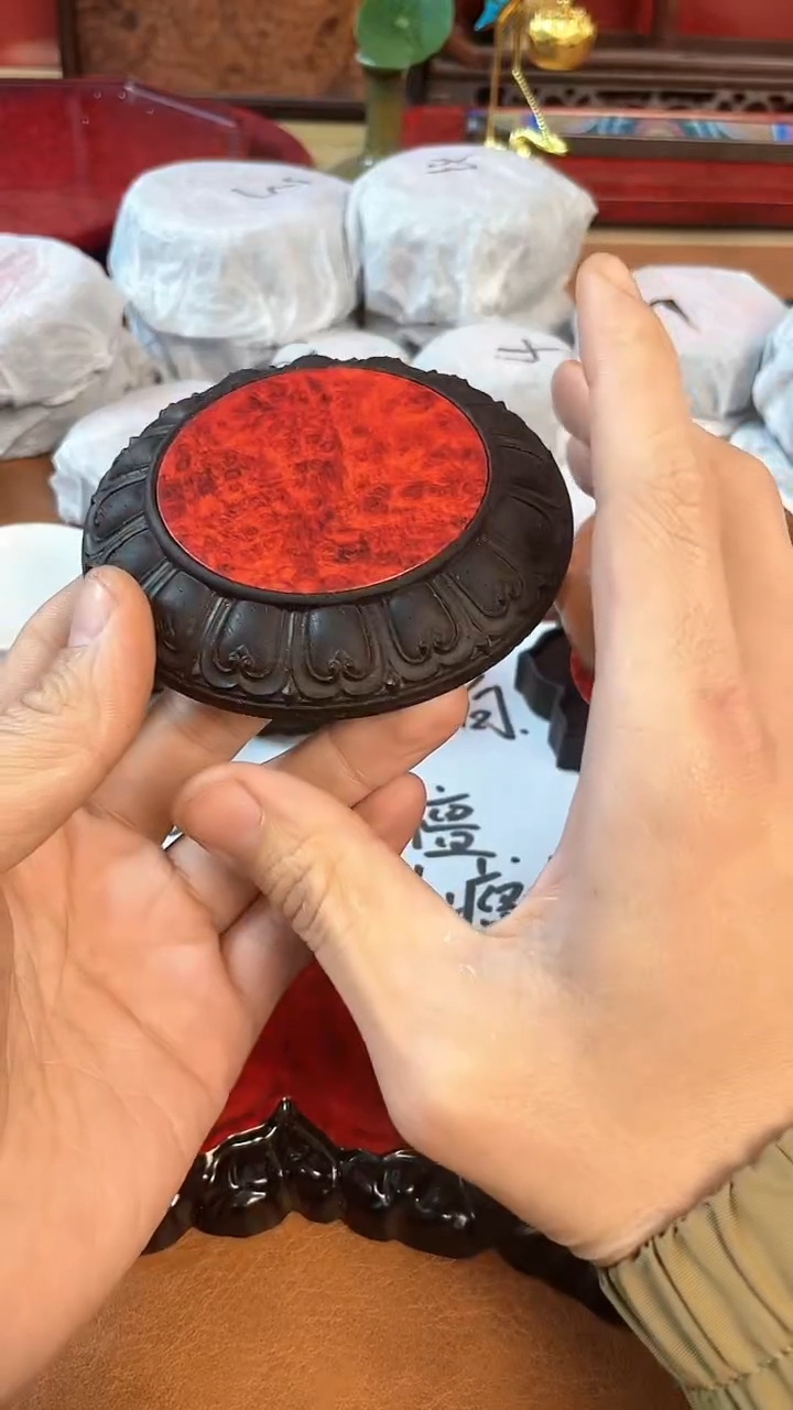【闪购商品】东非黑黄檀（紫光檀）木艺莲花壶承