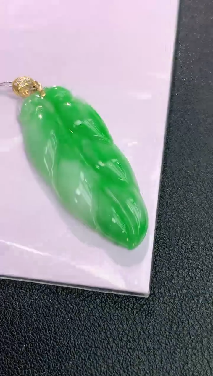 颈饰18K金镶嵌翡翠赠礼盒证书 丁丁