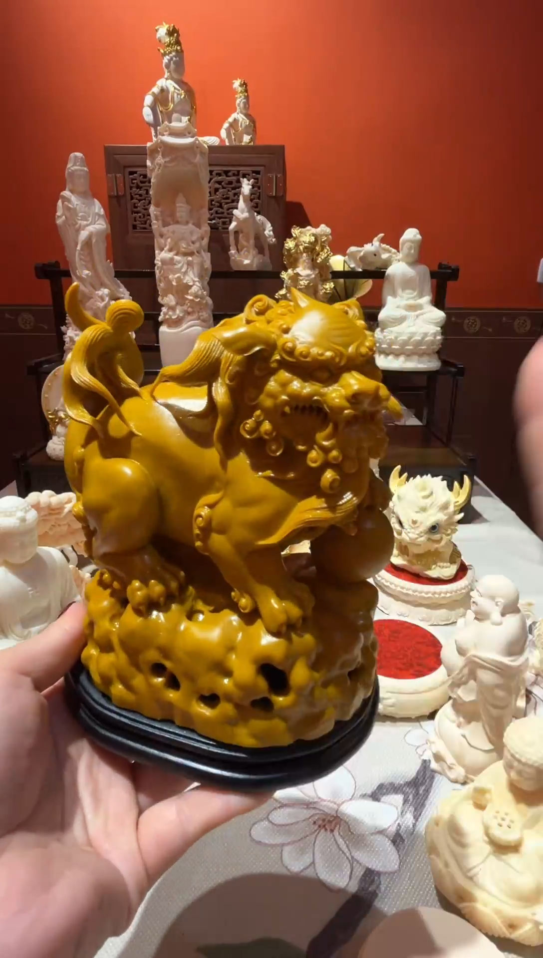 木新型复合材料瑞狮抱球