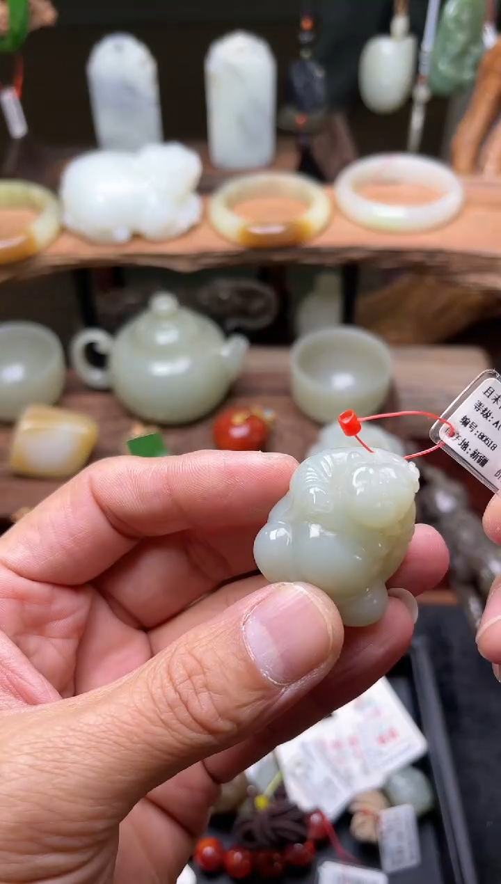 【闪购商品】和田玉吊坠未镶嵌且末青白 逍遥佛80518