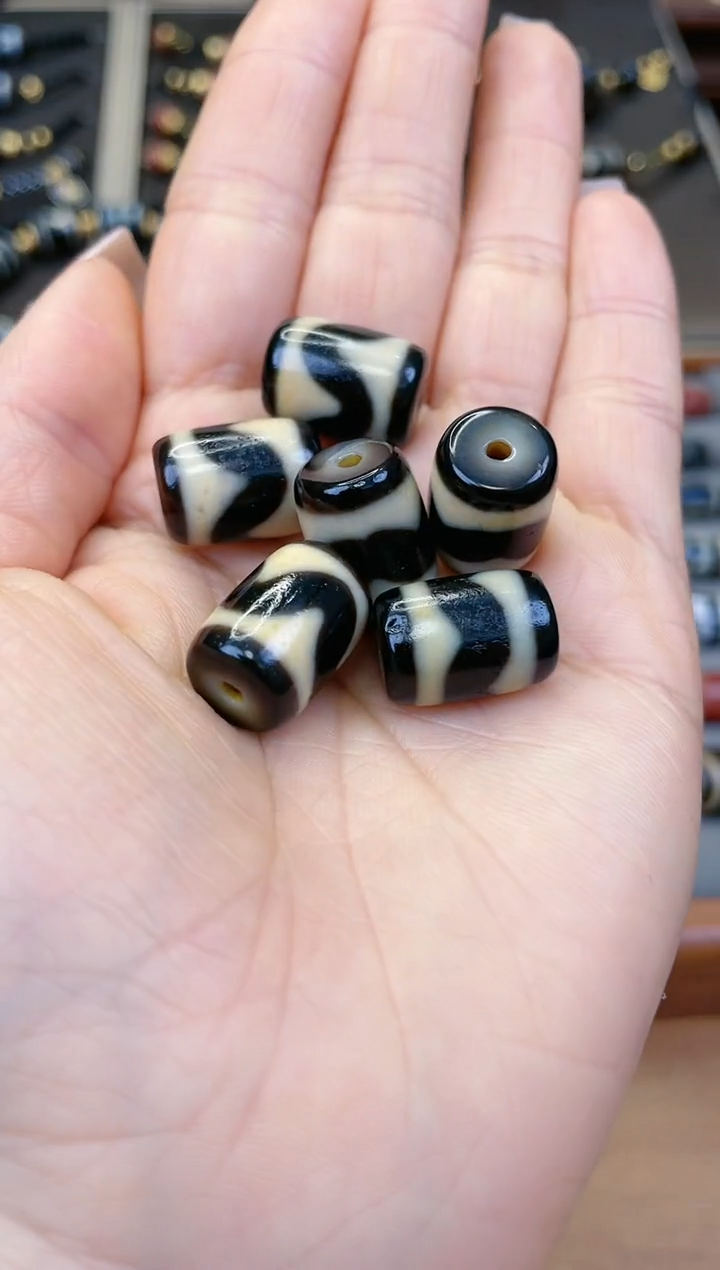 【闪购商品】玛瑙/玉髓未镶嵌单珠黑金牙牙多样性发货选其一