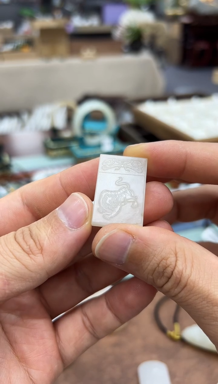 【闪购商品】和田玉吊坠未镶嵌野牛沟虎