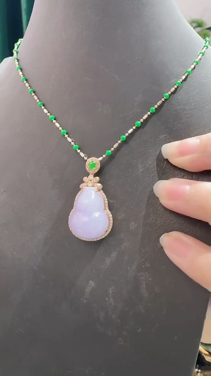 颈饰18K金镶嵌翡翠88888888888