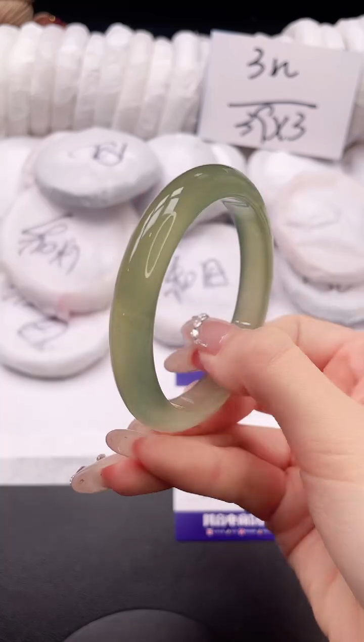 【闪购商品】石英质玉手镯未镶嵌7K335-55