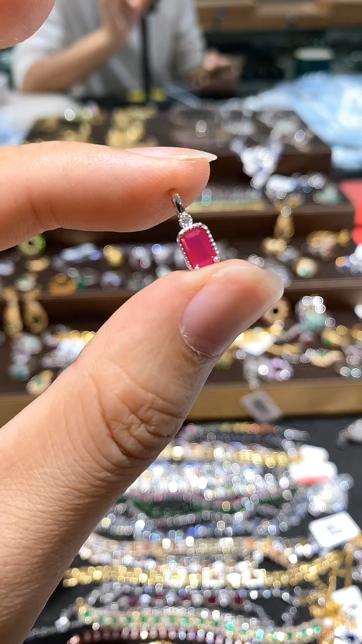 【闪购商品】红宝石颈饰银S925镶嵌吊坠