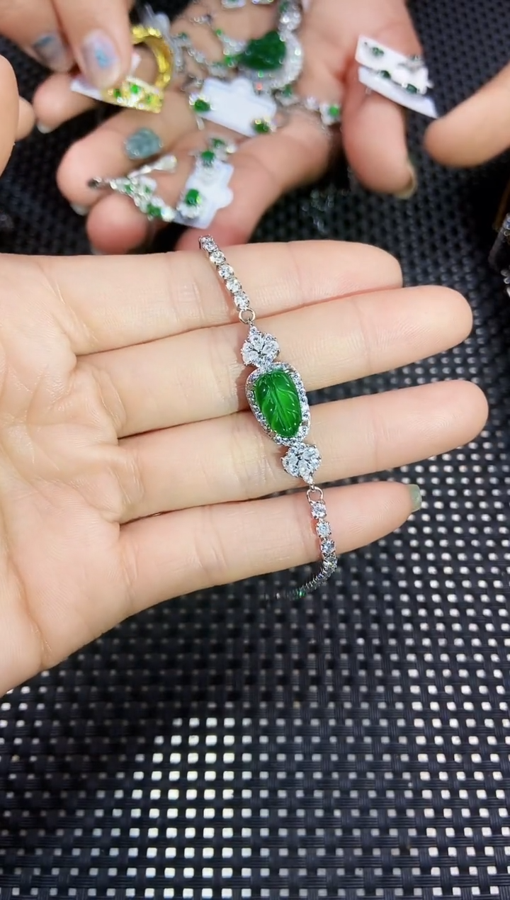 【闪购商品】翡翠手链未镶嵌111111111