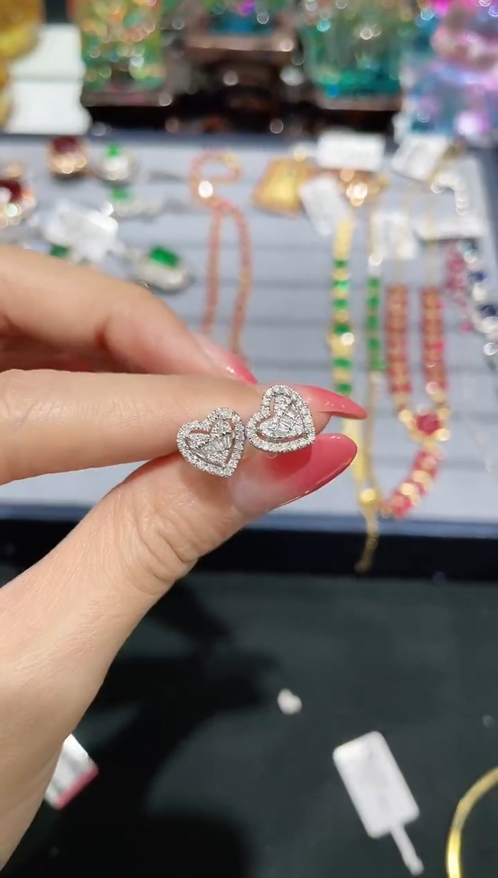 18K金镶嵌耳饰钻石耳饰