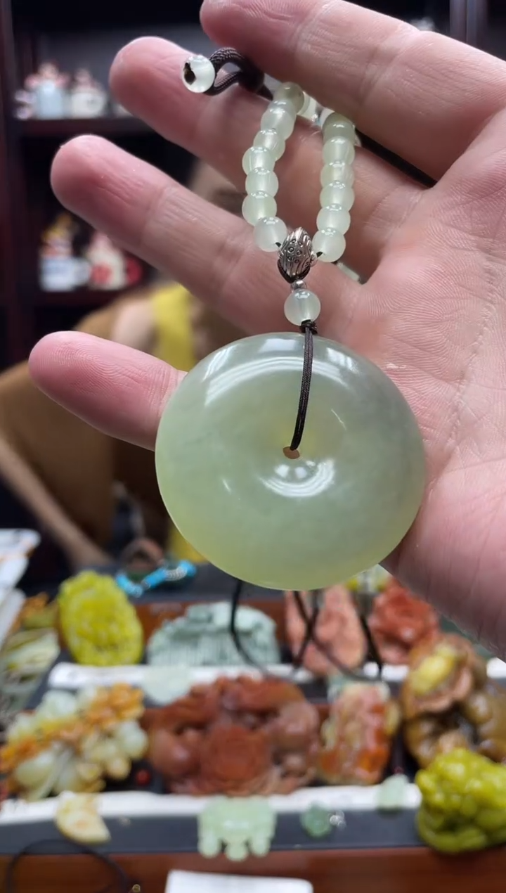 岫玉未镶嵌吊坠·