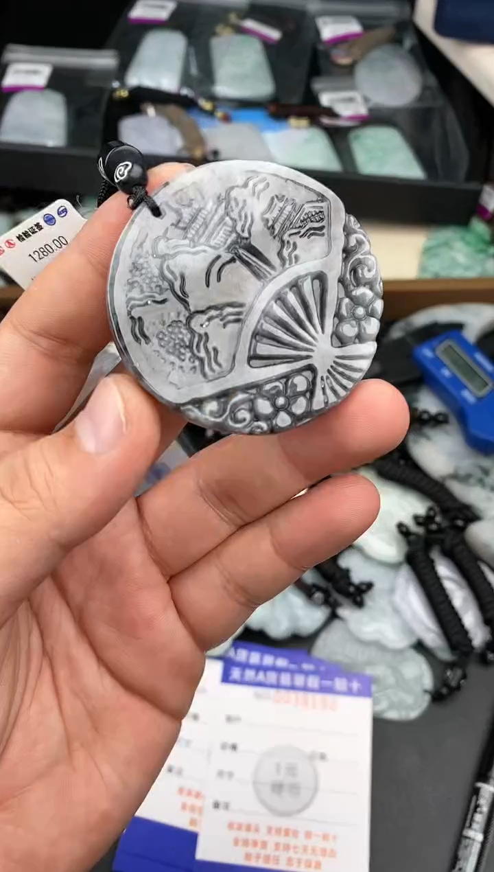 【闪购商品】翡翠颈饰未镶嵌  天然翡翠，一物一图