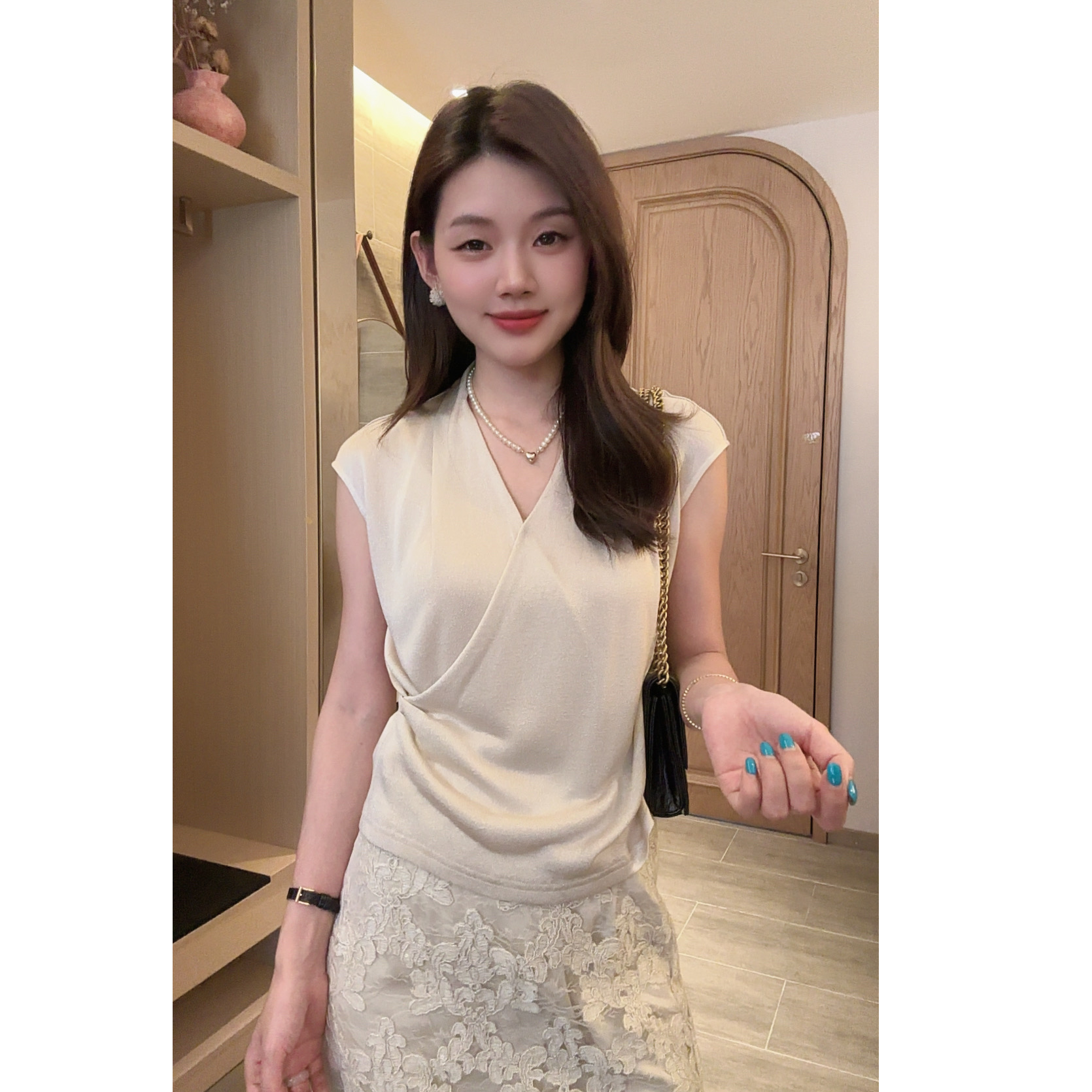 【琉璃月影】·轻熟风气质交叉V领收腰减龄百搭显瘦无袖细闪T