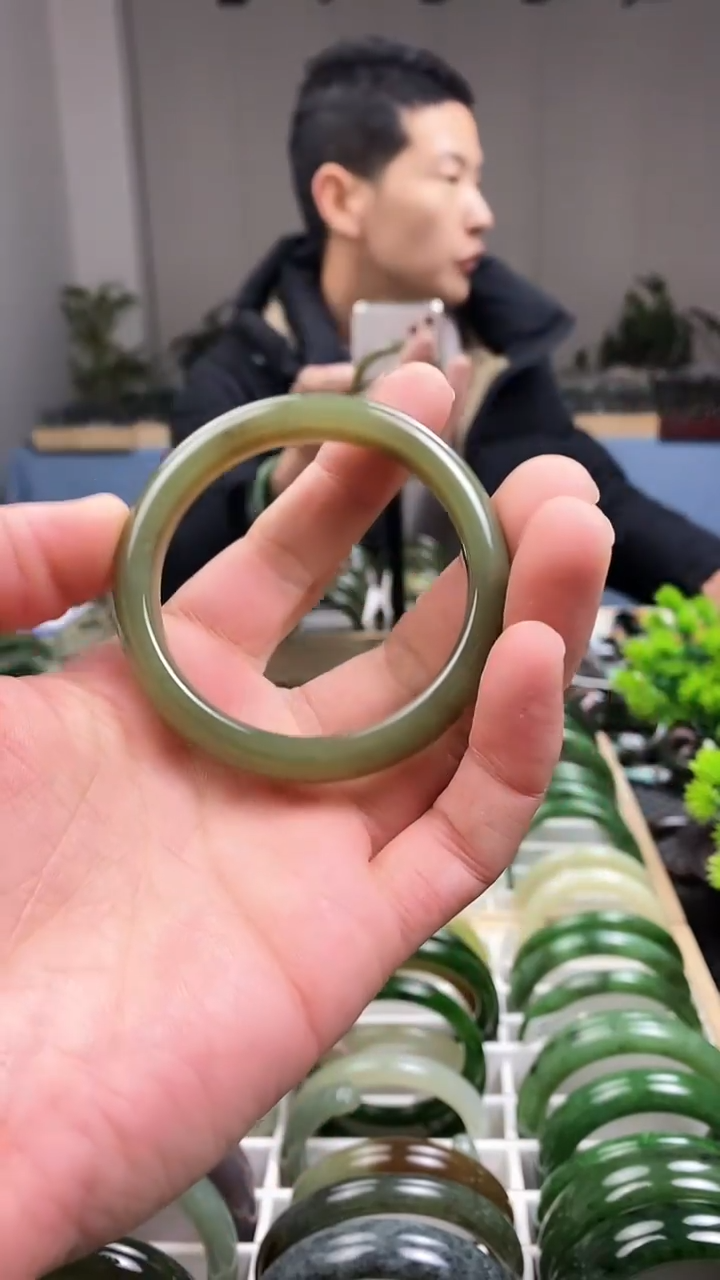 【闪购商品】和田玉手镯未镶嵌52.5