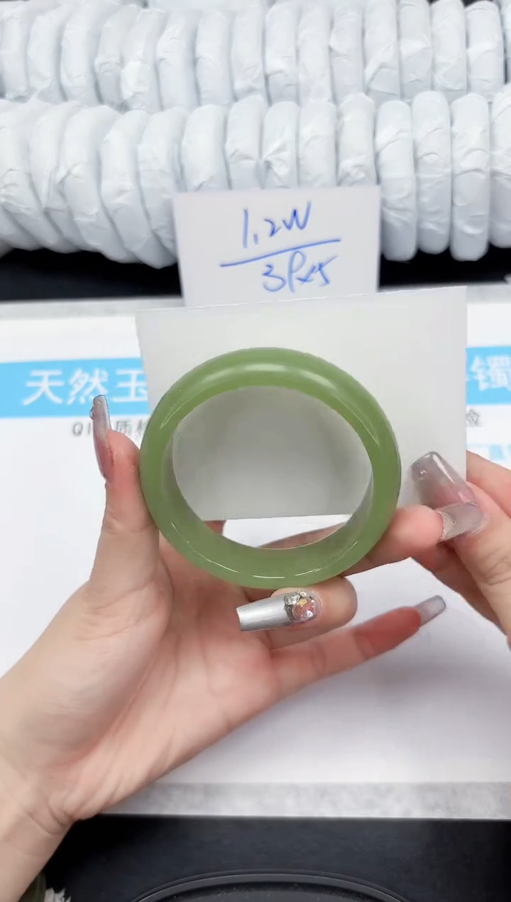 【闪购商品】石英质玉手镯未镶嵌145-57