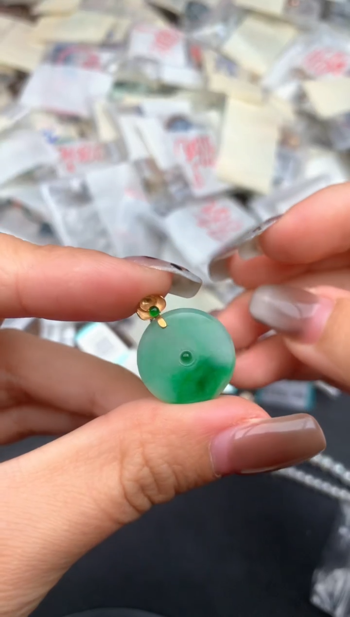 18K金镶嵌挂件翡翠—
