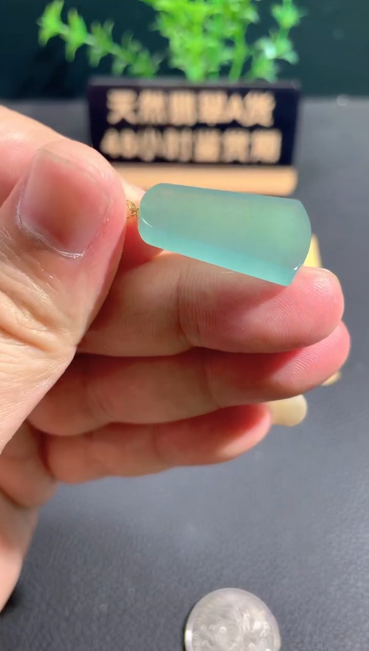 翡翠18K金镶嵌颈饰翡翠