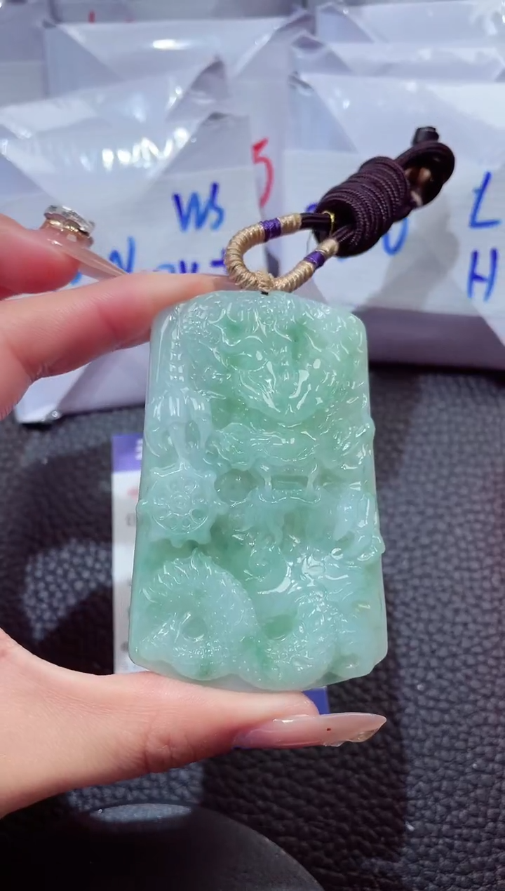 颈饰未镶嵌翡翠20260103