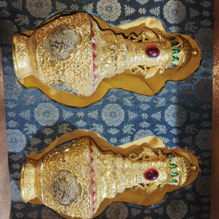 1对全金色壶摆件链接