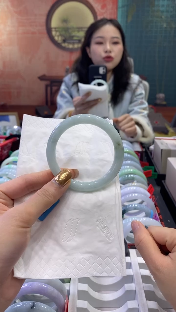 【闪购商品】翡翠手镯未镶嵌多人18229