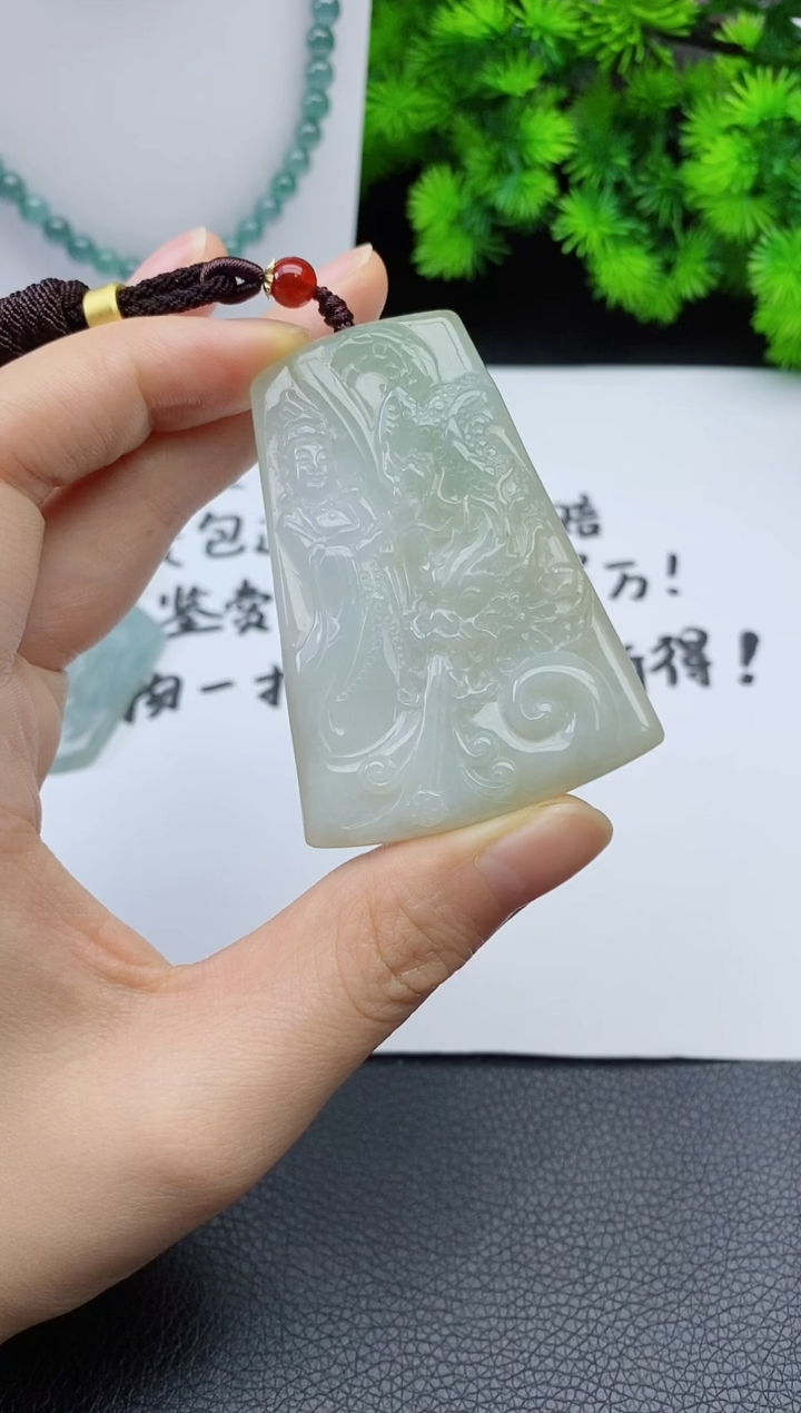 翡翠未镶嵌颈饰 