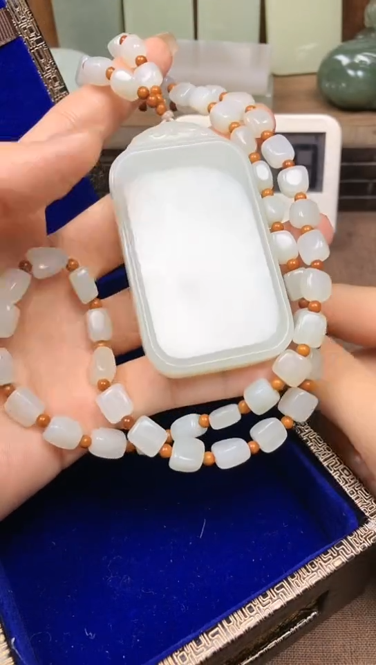 颈饰未镶嵌和田玉潘****】潘国辉