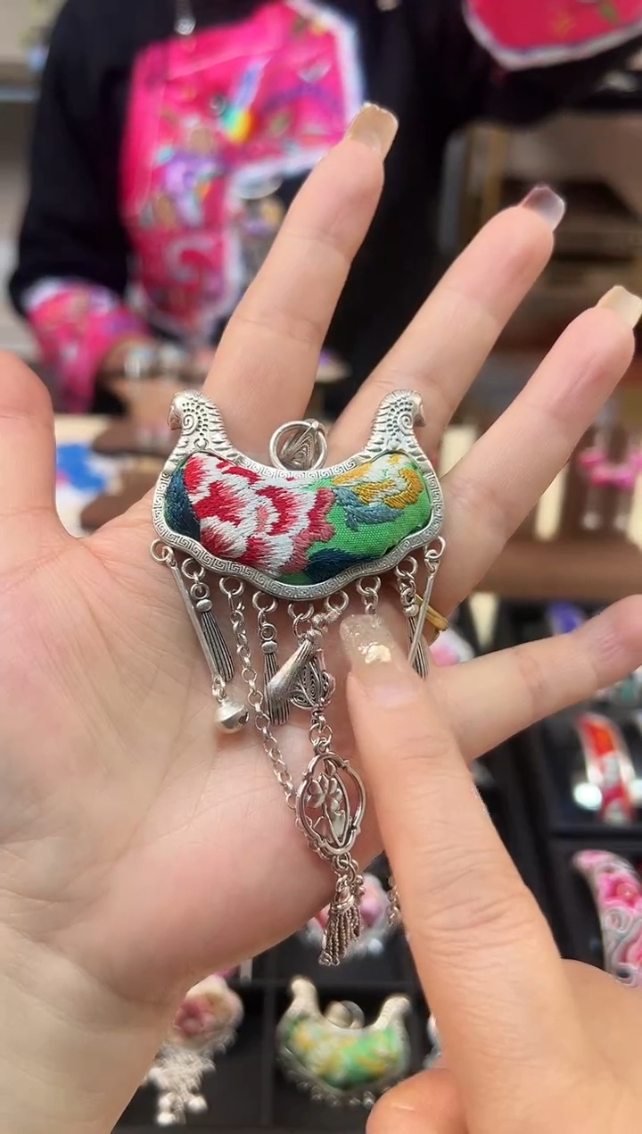 【闪购商品】织绣民族非遗老绣饰品268