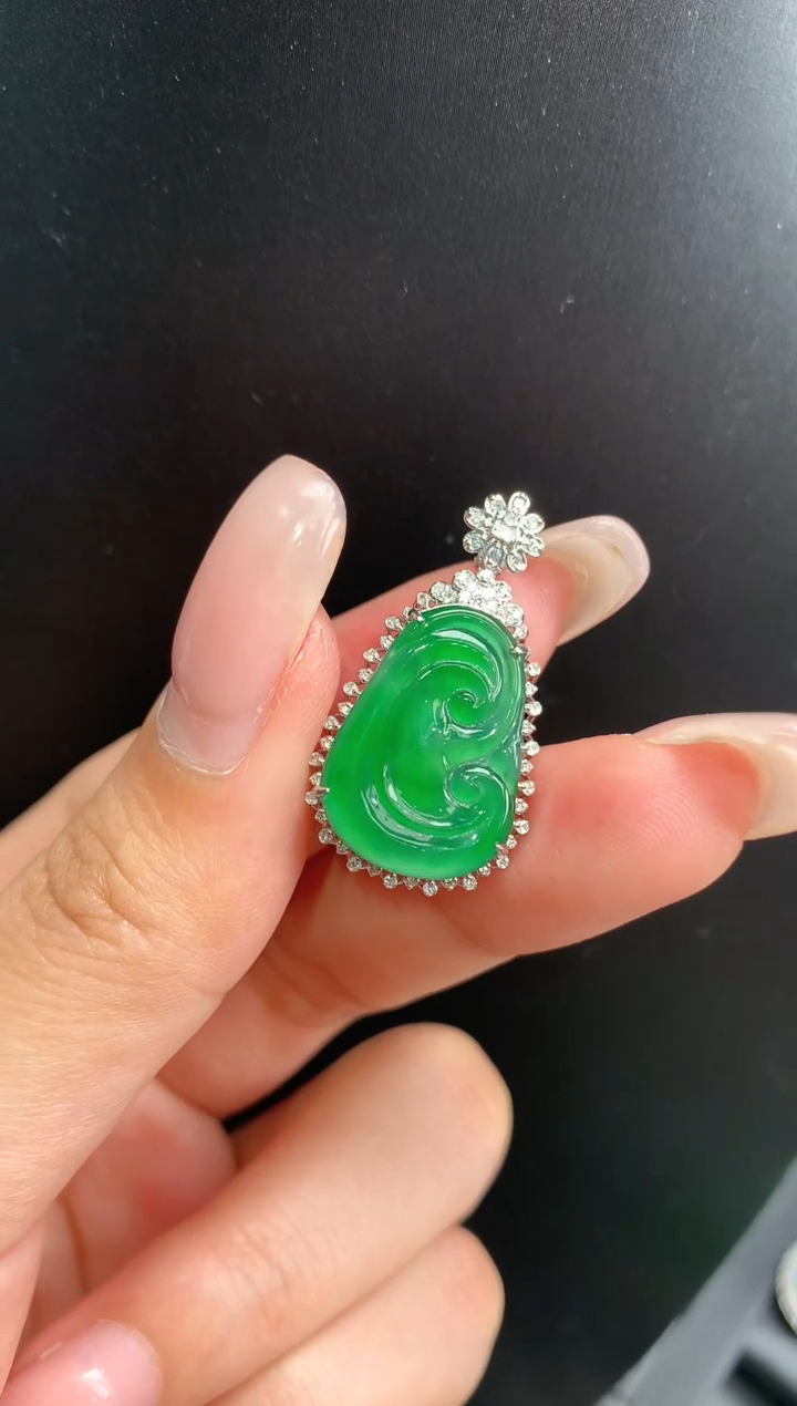 【闪购商品】翡翠颈饰18K金镶嵌如意