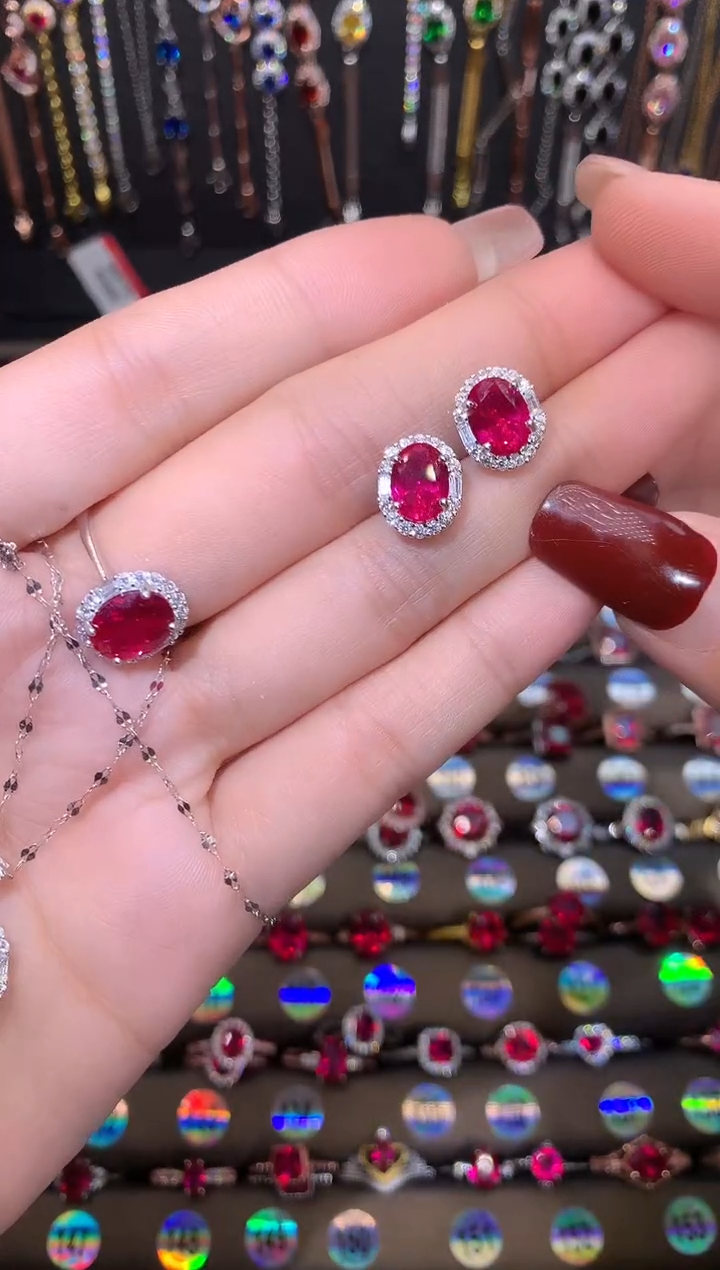 【闪购商品】红宝石耳饰银S925镶嵌银色