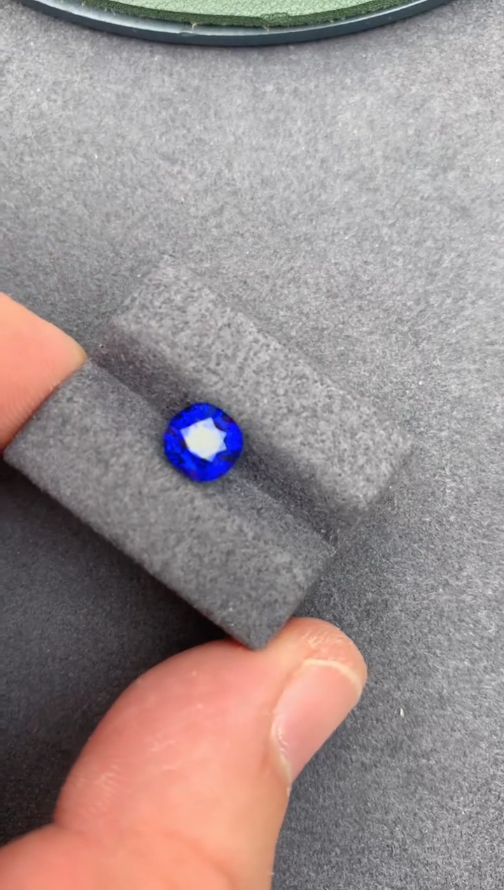 【闪购商品】蓝宝石裸石未镶嵌2.1ct  皇家蓝蓝宝石
