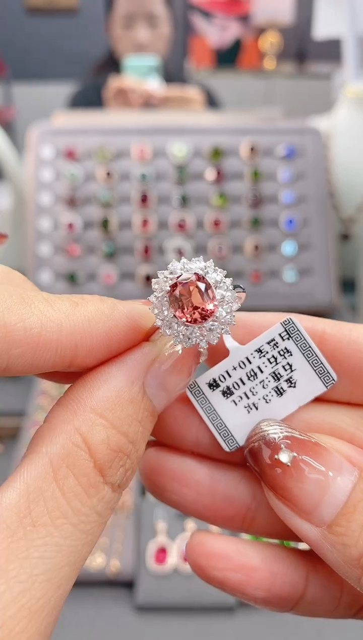 18K金镶嵌戒指碧玺2.31    