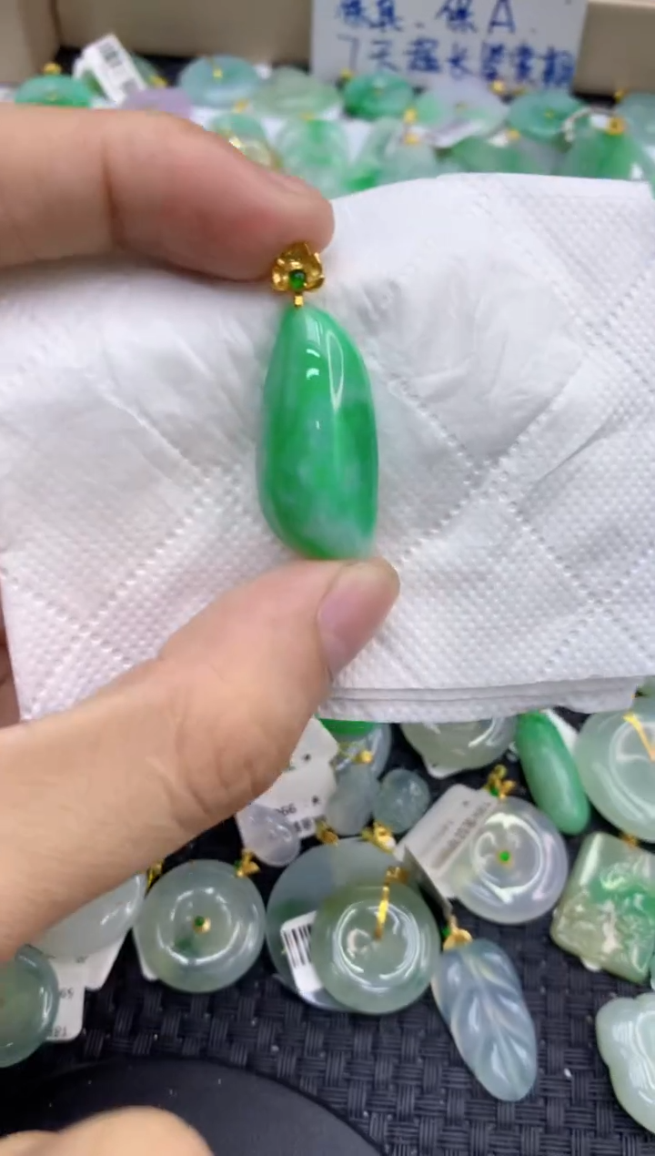 颈饰18K金镶嵌翡翠天然缅甸A货翡翠