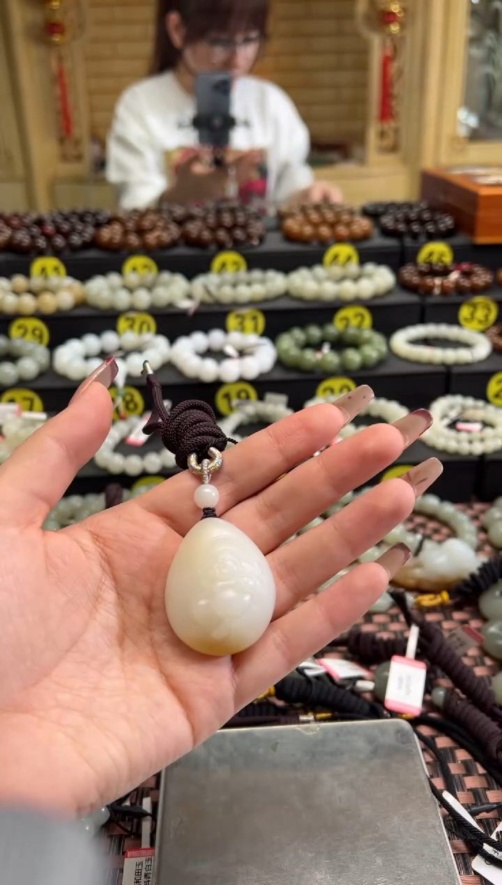 【闪购商品】和田玉吊坠(赠链)未镶嵌且末料金山糖白吊坠