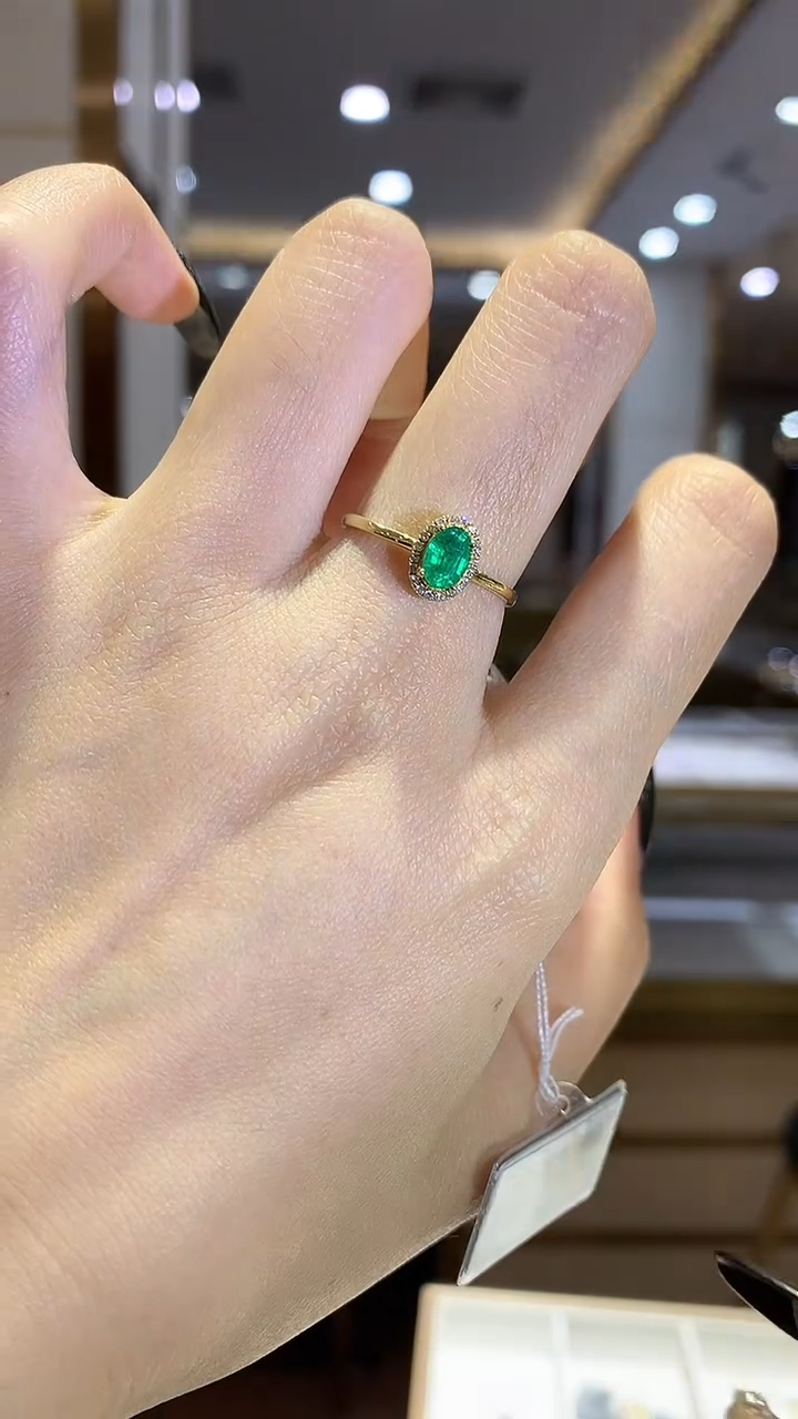 【闪购商品】祖母绿戒指18K金镶嵌祖母绿戒指