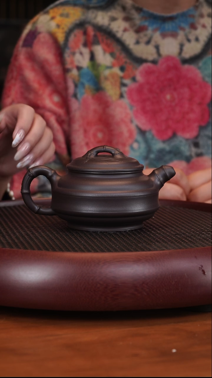【闪购商品】紫砂茶壶1-24张彩萍双线竹鼓黑墩头280CC