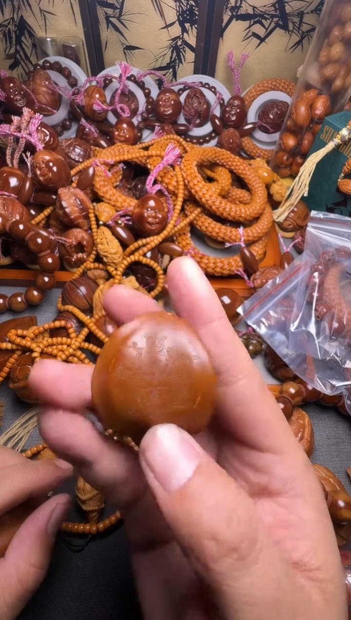 手串橄榄核钟馗三面雕