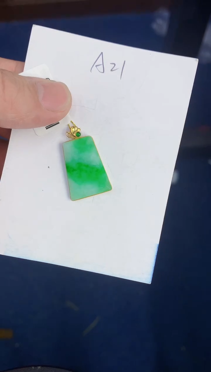 翡翠18K金镶嵌颈饰缅甸天然翡翠A货