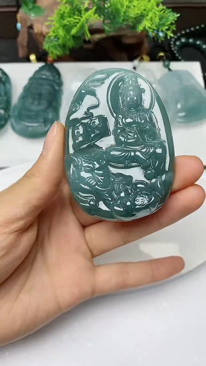 【闪购商品】翡翠颈饰未镶嵌         