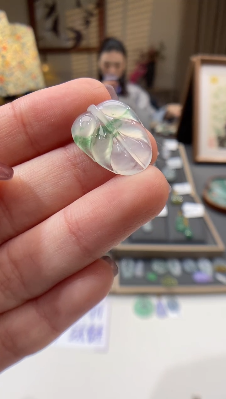 【闪购商品】翡翠颈饰未镶嵌叶子