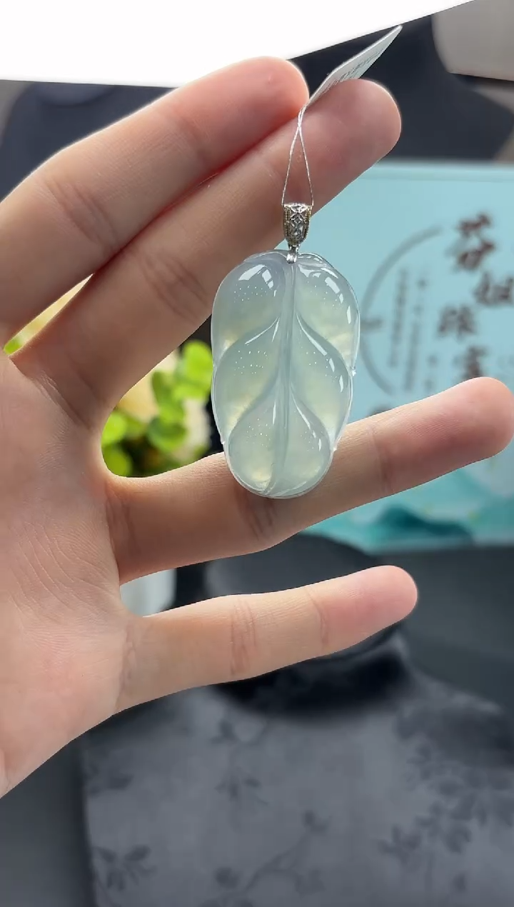 【闪购商品】翡翠颈饰18K金镶嵌叶子