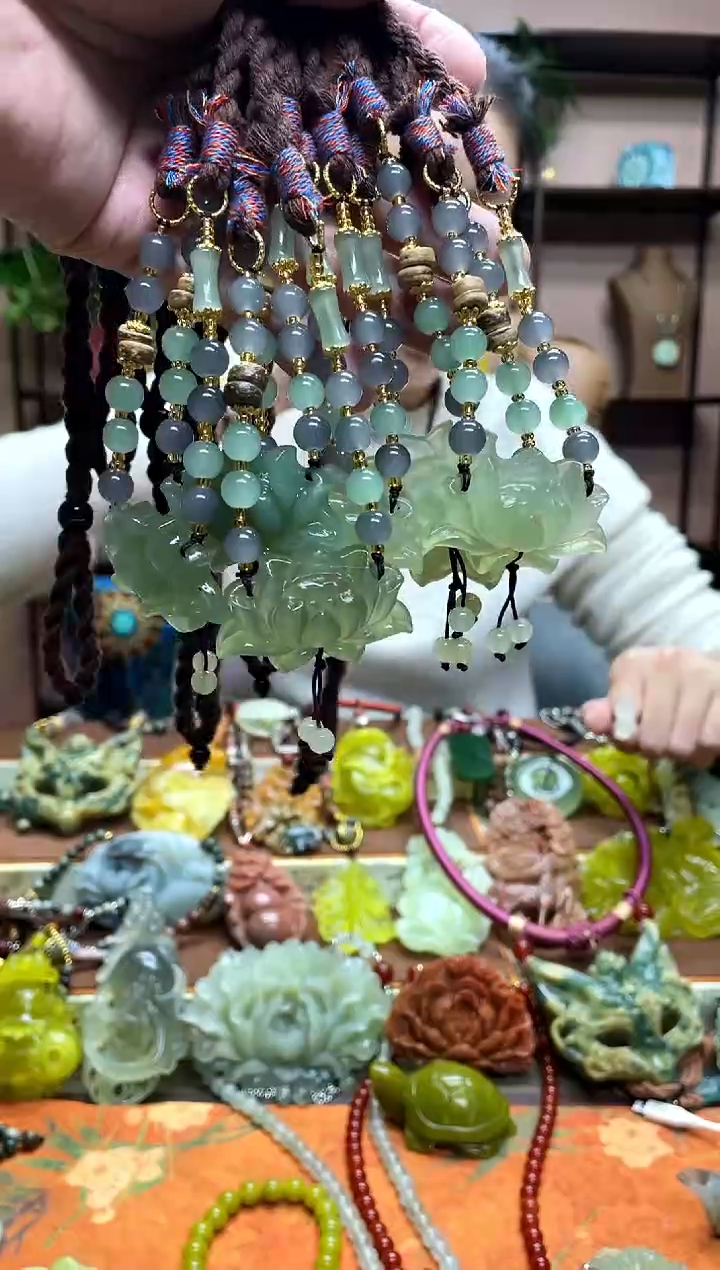 未镶嵌岫玉吊坠多样性发货发其中之一