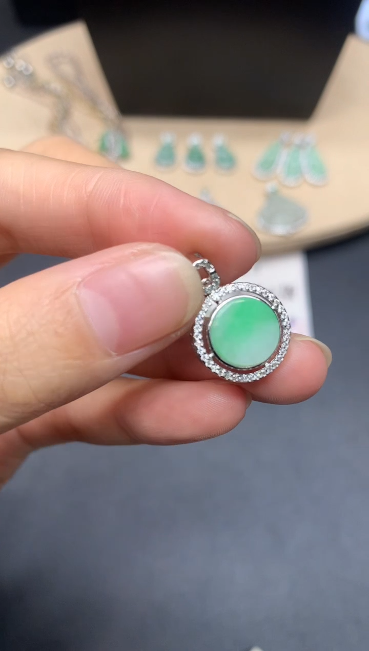 【闪购商品】翡翠吊坠(不含链)银S925镶嵌无事牌【无服务费】