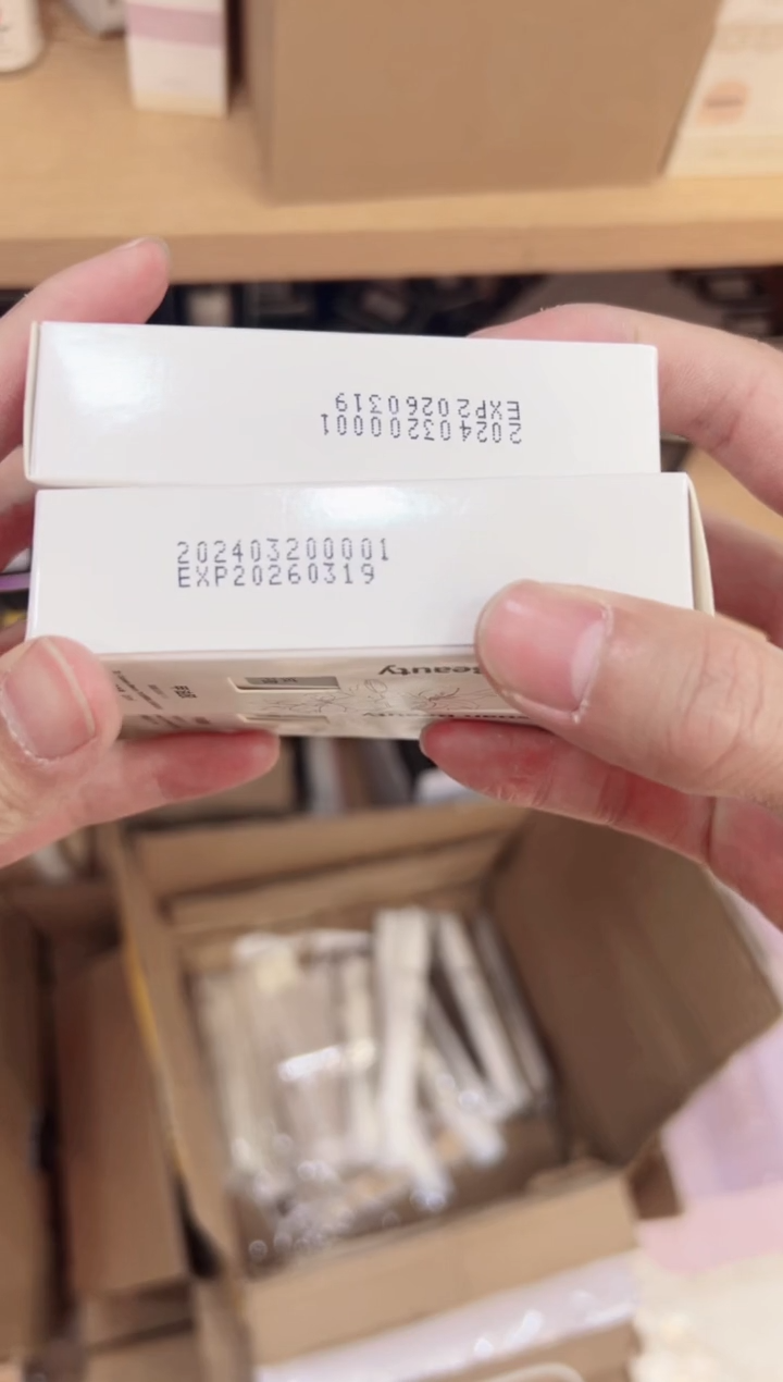 45  彩轩俄式流平胶4瓶