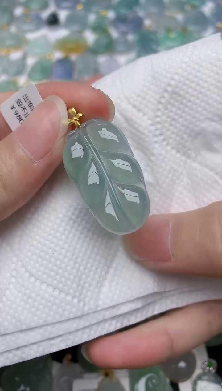 翡翠18K金镶嵌颈饰天然A货翡翠