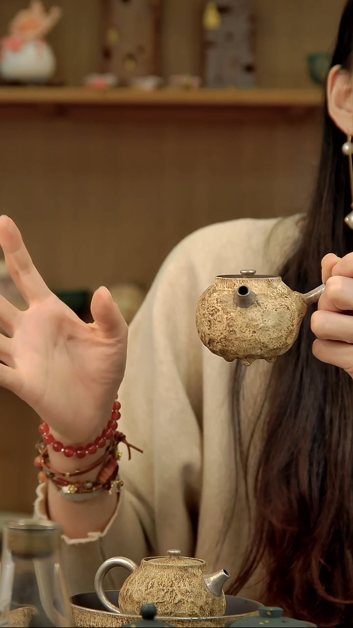 言野手作  粉引仿古三足侧把壶