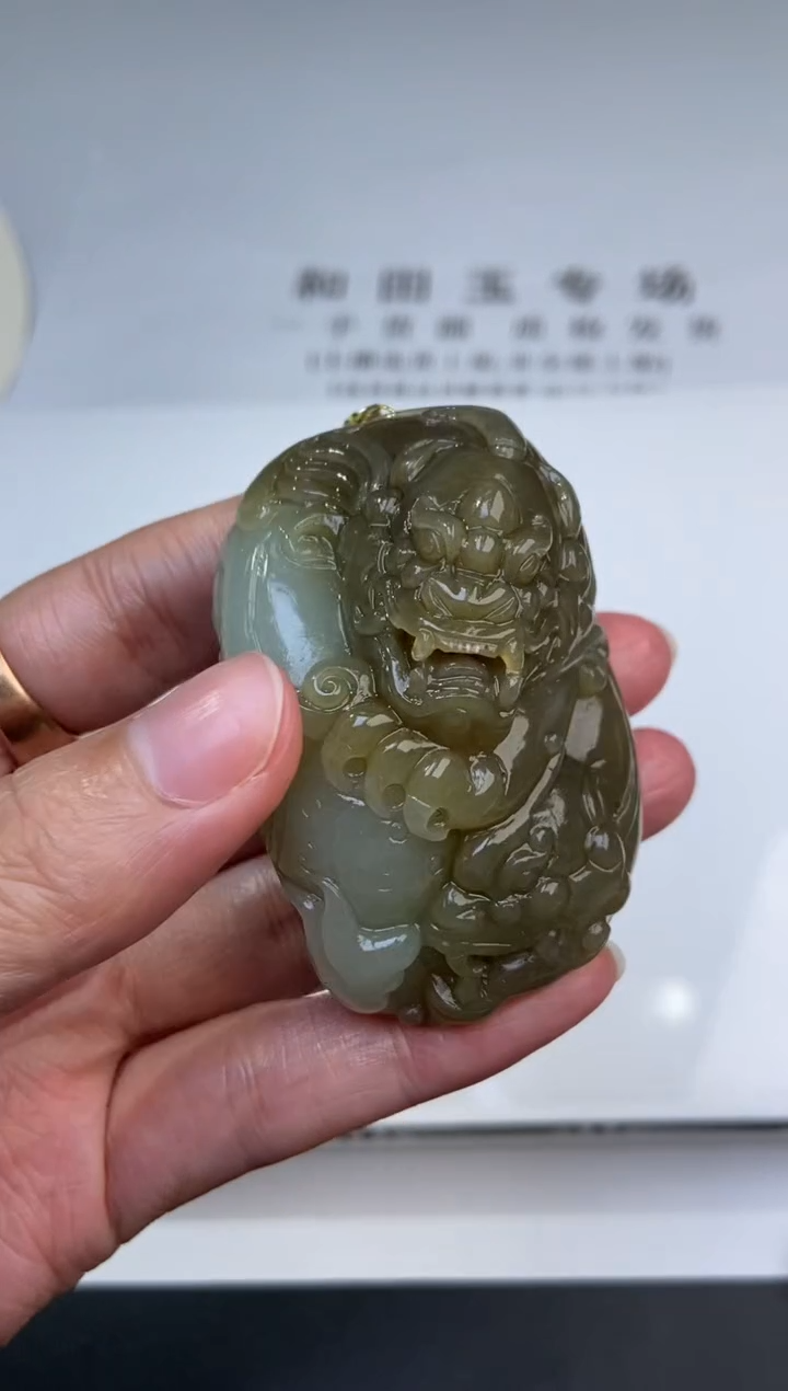未镶嵌和田玉挂件378797     多人 