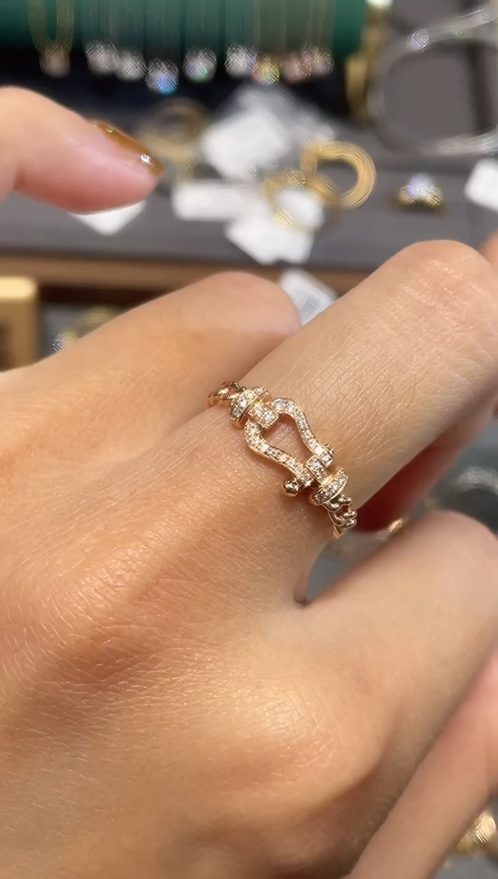 【闪购商品】钻石戒指18K金镶嵌H马蹄钻石戒指